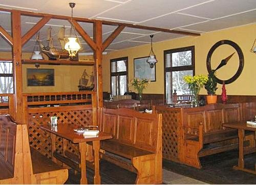 Interiéry reštaurácií a barov, práca stolárstva AV v Pružine