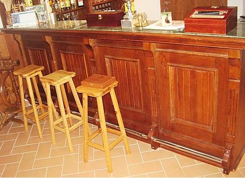 Interiéry reštaurácií a barov, práca stolárstva AV v Pružine